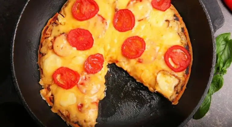 How to reheat pizza in a pan