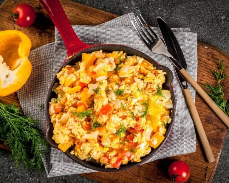 5 Best Pan For Scrambled Eggs & Buyer Guide [2023 Latest]