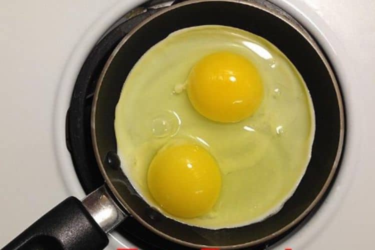 Cooking perfect eggs on T-Fal B1500 Specialty Nonstick One Egg Wonder Fry Pan